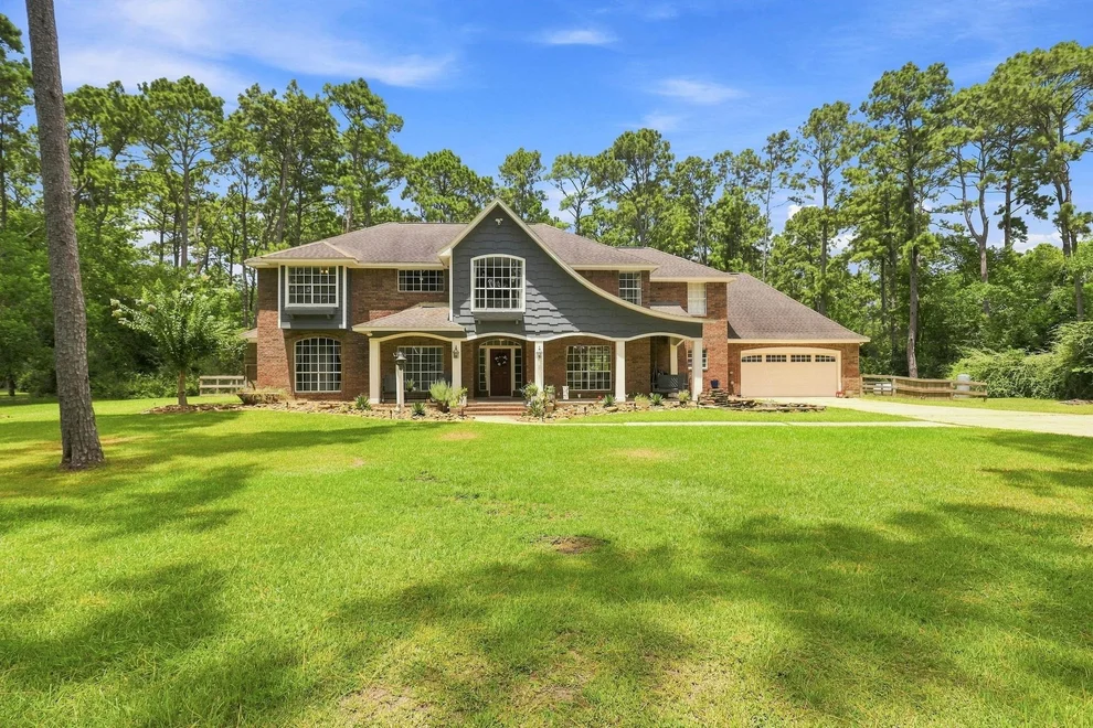 Unit for sale at 7210 Pine Drive, Alvin, TX 77511