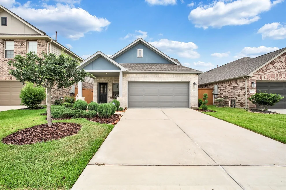 Unit for sale at 8211 Blue Fish Drive, Cypress, TX 77433