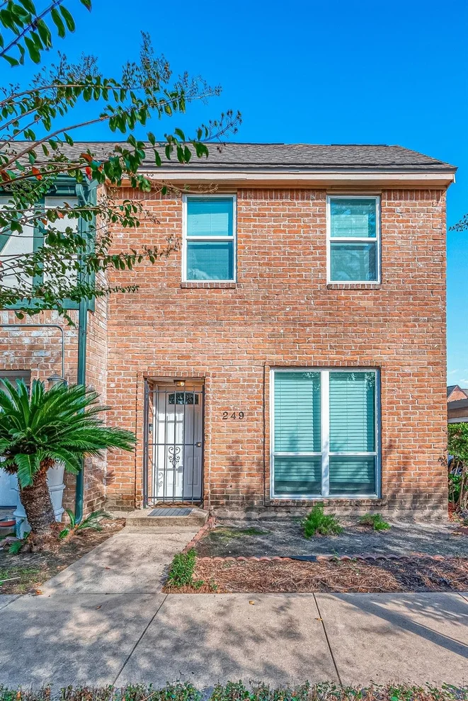 Unit for sale at 820 Threadneedle Street, Houston, TX 77079