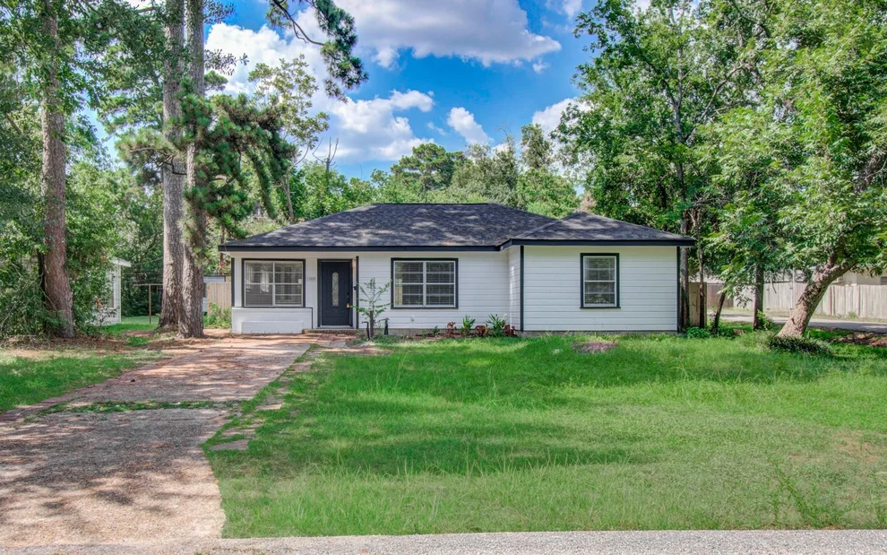 Unit for sale at 1100 Cowan Avenue, Conroe, TX 77301