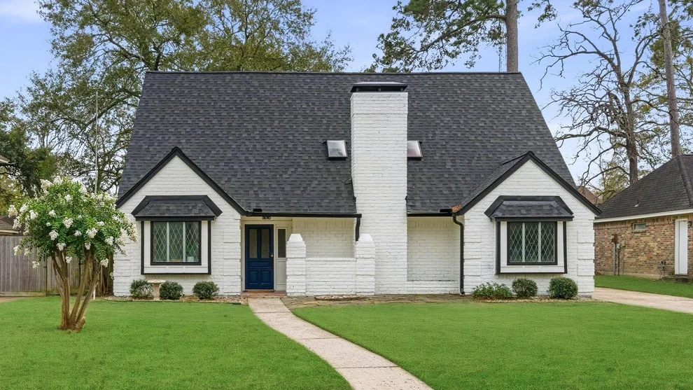 Unit for sale at 5 Devonshire Drive, Conroe, TX 77304