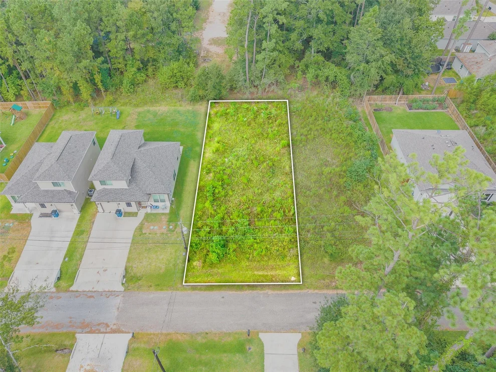 Unit for sale at 15727 Cottonwood Drive, Montgomery, TX 77356