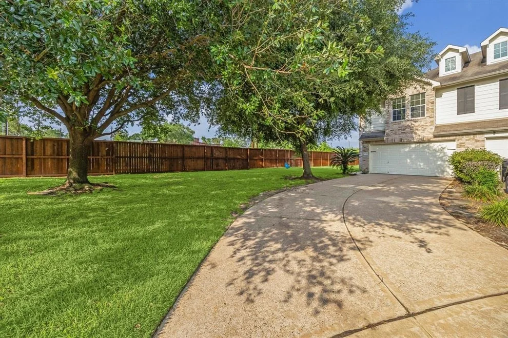 Unit for sale at 5126 Prosperity Circle, Houston, TX 77018