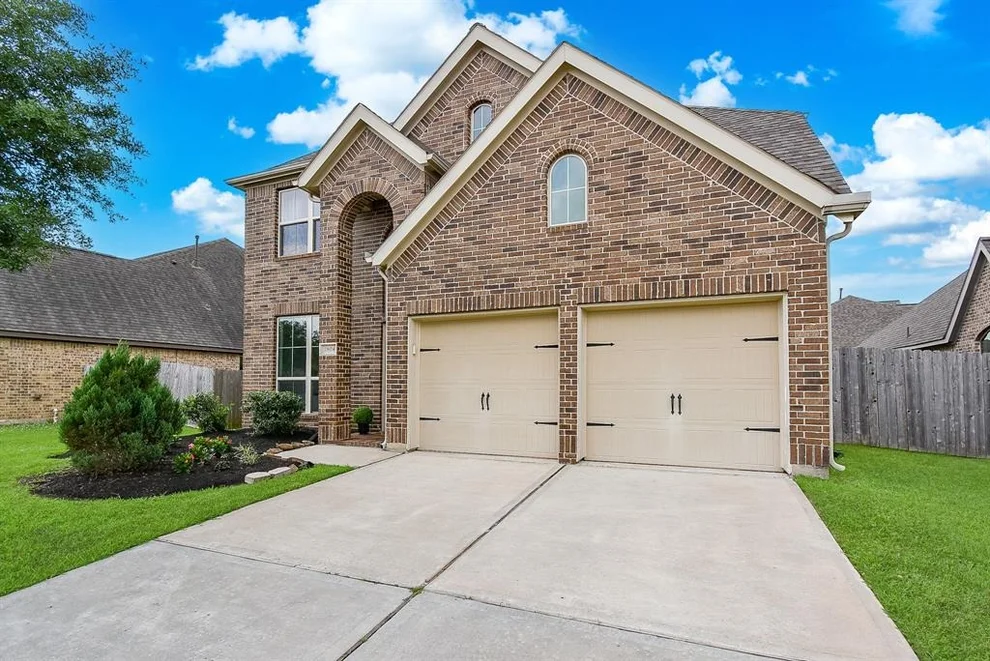 Unit for sale at 2804 Sable Creek Lane, Pearland, TX 77584
