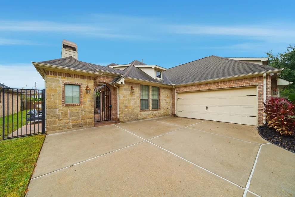 Unit for sale at 14827 Ashford Springs Lane, Humble, TX 77396