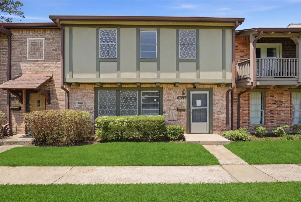 Unit for sale at 2220 Shadowdale Drive, Houston, TX 77043