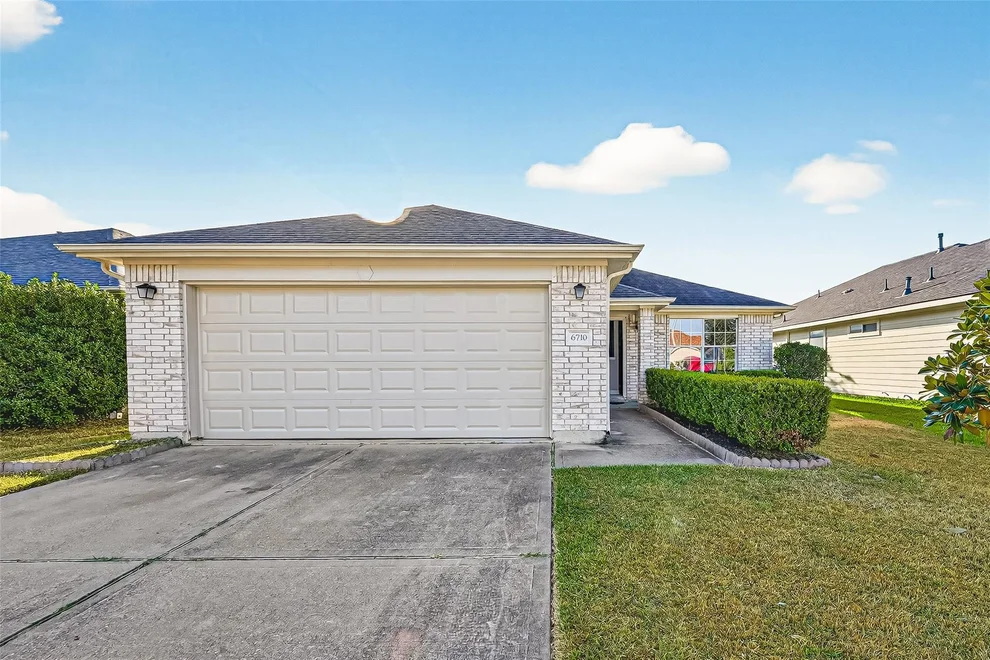 Unit for sale at 6710 Wellington Meadows Drive, Katy, TX 77449