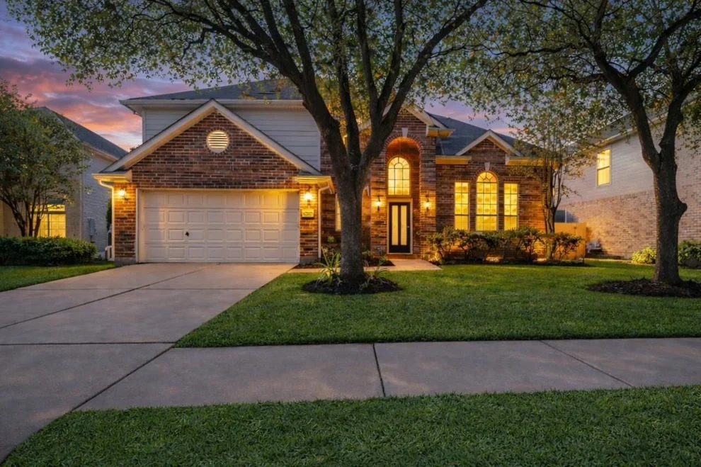 Unit for sale at 1995 Kingston Cv, League City, TX 77573
