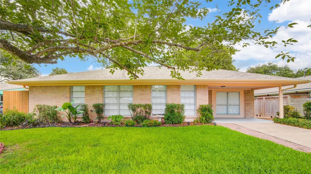 Unit for sale at 11206 Cliffwood Drive, Houston, TX 77035