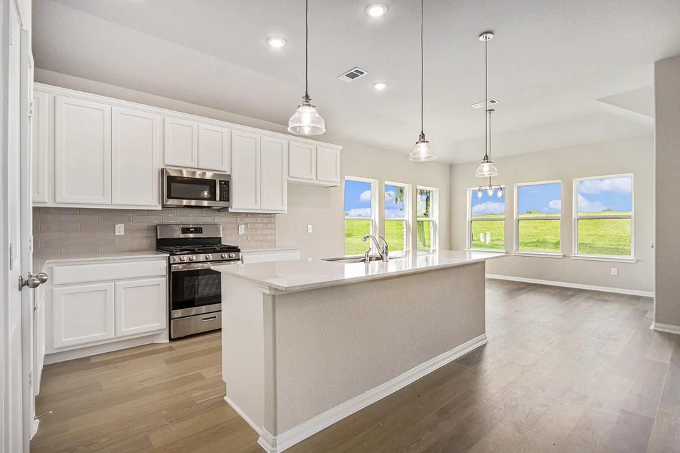 Unit for sale at 2102 Twin Lakes Boulevard, West Columbia, TX 77486