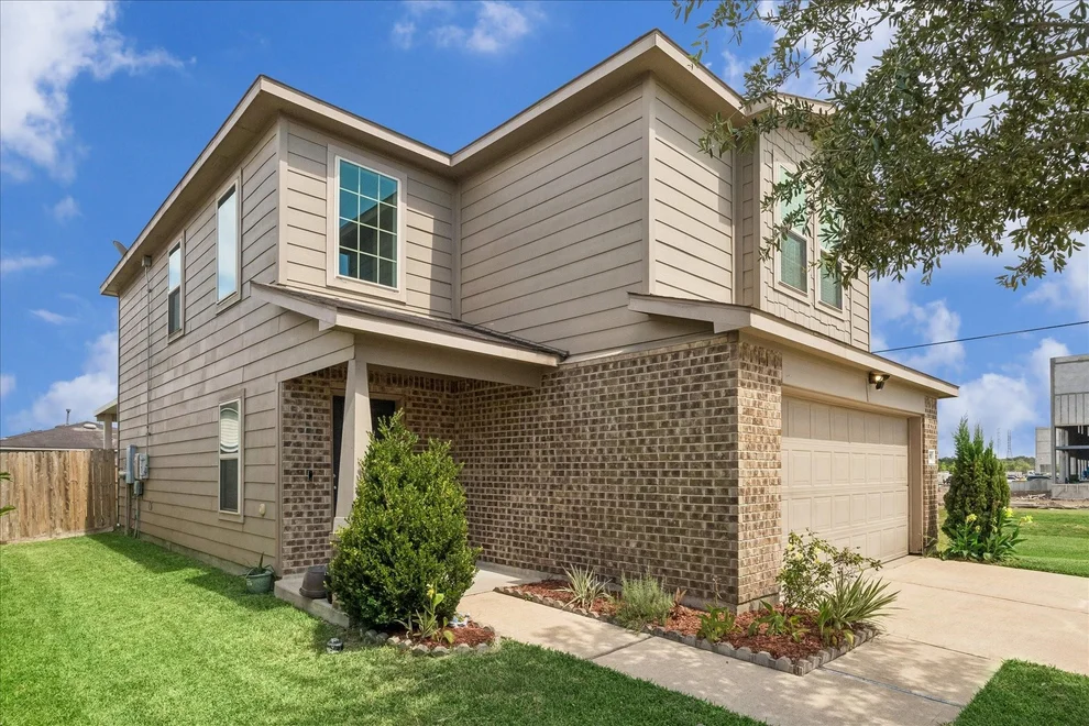 Unit for sale at 14119 Mystic Shores Lane, Houston, TX 77048