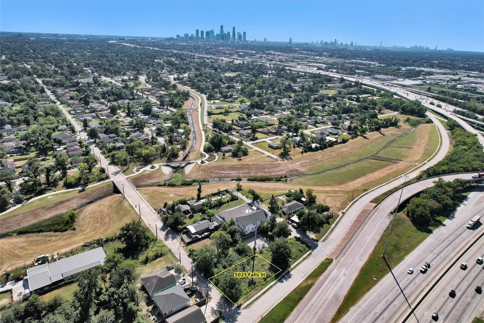 Unit for sale at 5025 Falls Street, Houston, TX 77026