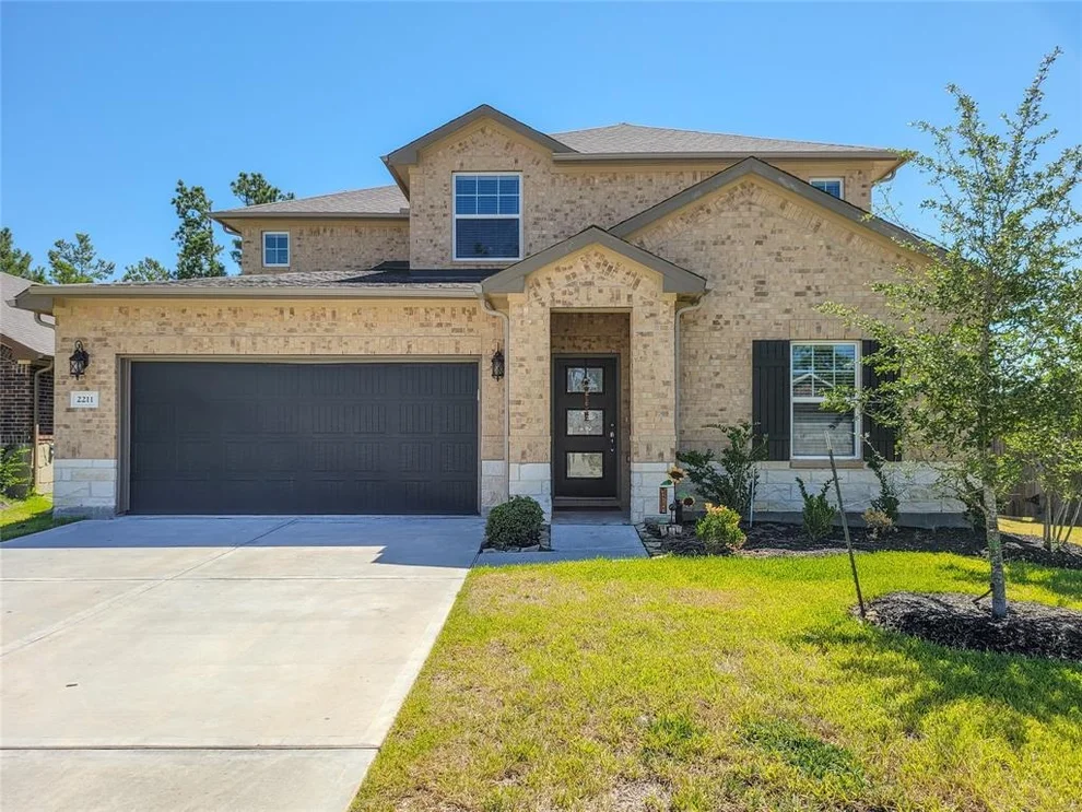 Unit for sale at 2211 E Winding Pines Drive, Tomball, TX 77375
