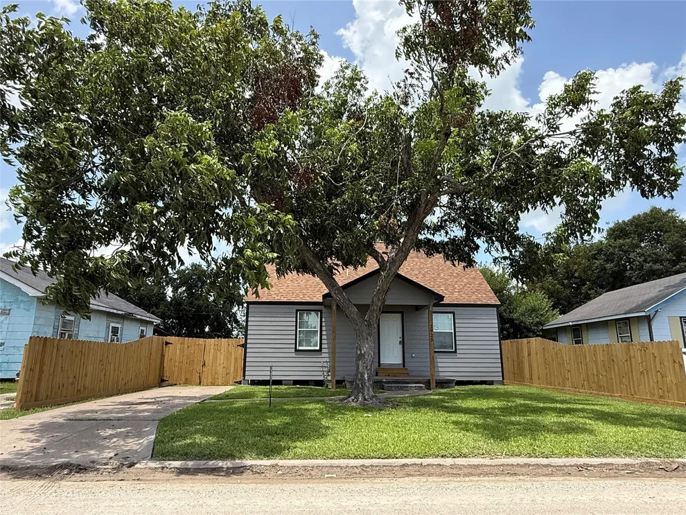 Unit for sale at 2925 17th Street, Port Arthur, TX 77642