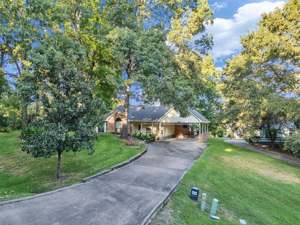 Unit for sale at 185 Lake Drive, Onalaska, TX 77360