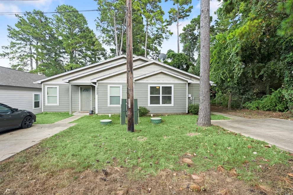 Unit for sale at 16803 Crestmont, Montgomery, TX 77316