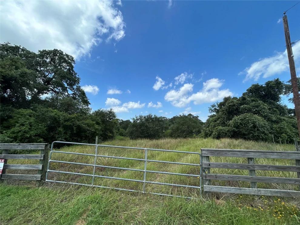 Unit for sale at 1098 Simmons Oakridge Drive, Columbus, TX 78934