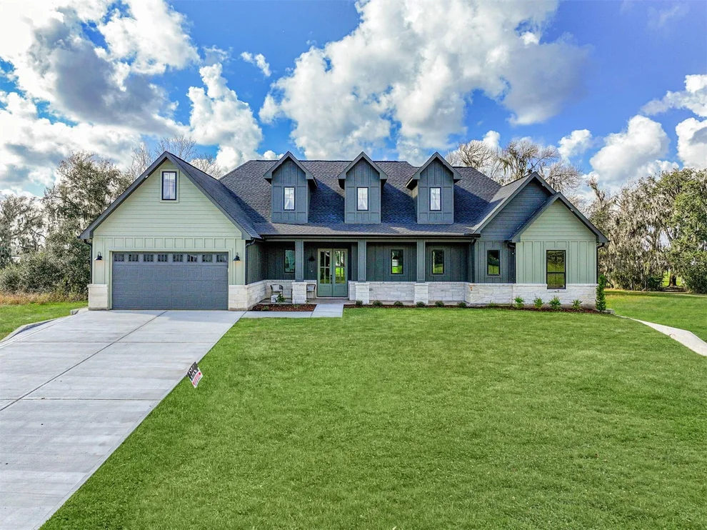Unit for sale at 208 Pony Trail, Angleton, TX 77515