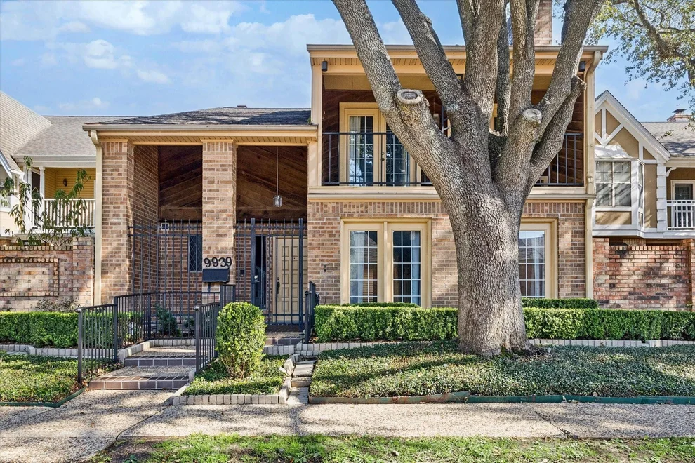 Unit for sale at 9939 Kemp Forest Drive, Houston, TX 77080