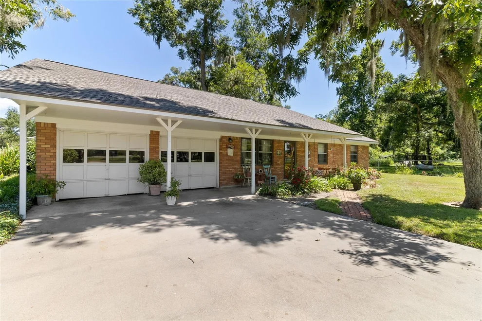 Unit for sale at 1971 Fm 522 Road, West Columbia, TX 77486