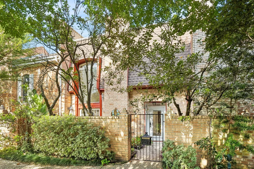 Unit for sale at 2832 Bellefontaine Street, Houston, TX 77025