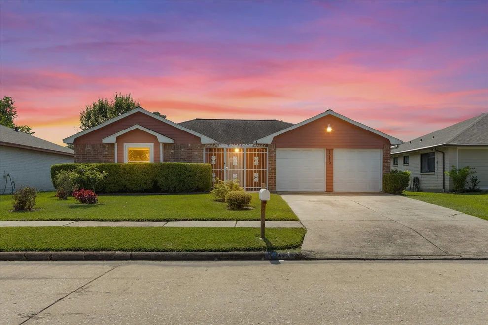 Unit for sale at 13410 S Thorntree Drive, Houston, TX 77015