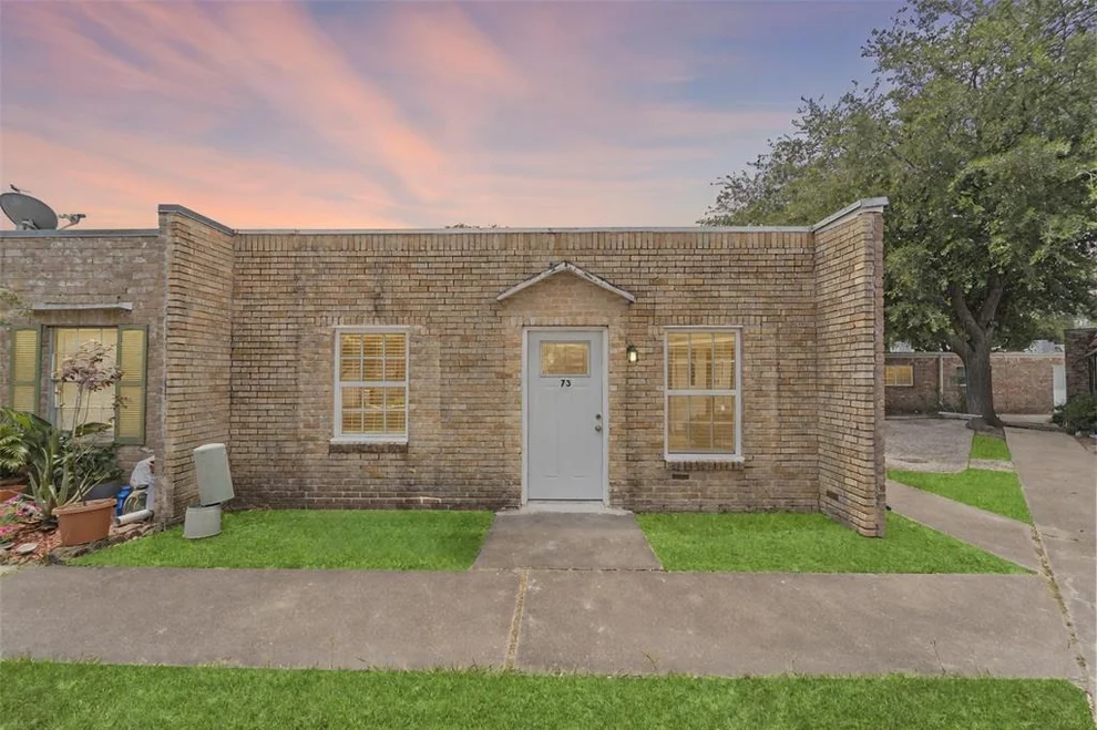 Unit for sale at 1405 Shadowdale Drive, Houston, TX 77043