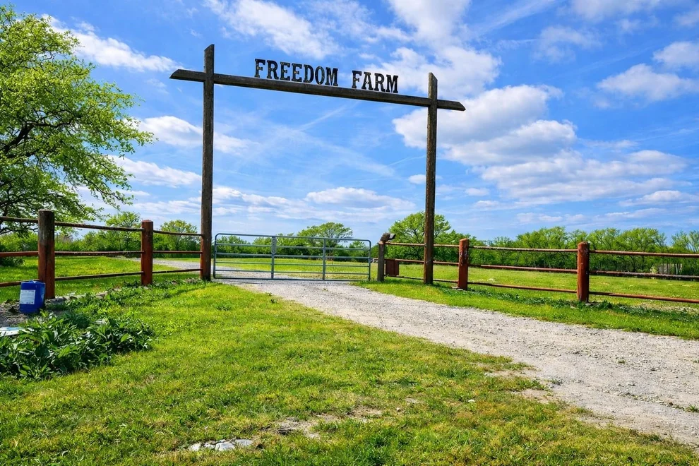 Unit for sale at 7210 County Road 2761, Buffalo, TX 75831