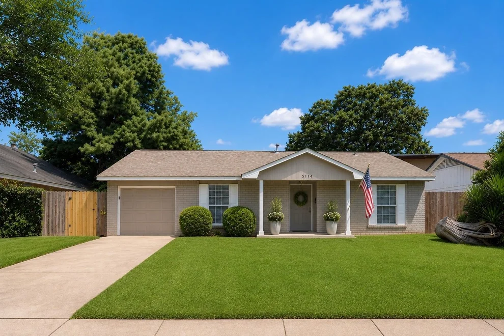 Unit for sale at 5114 Heatherbrook Drive, Houston, TX 77045