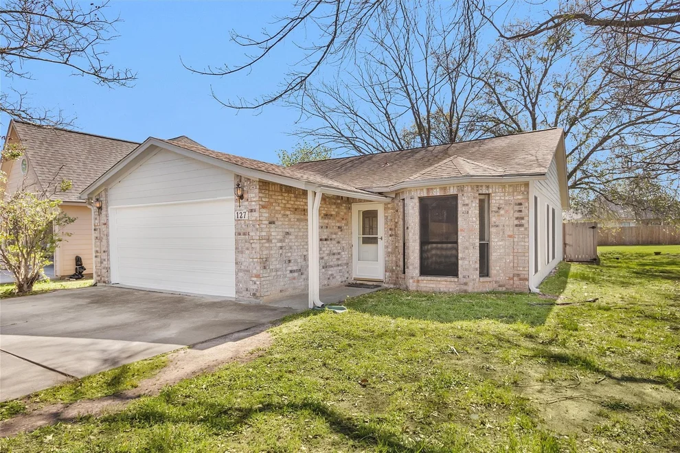 Unit for sale at 127 Golfview Drive, Conroe, TX 77356