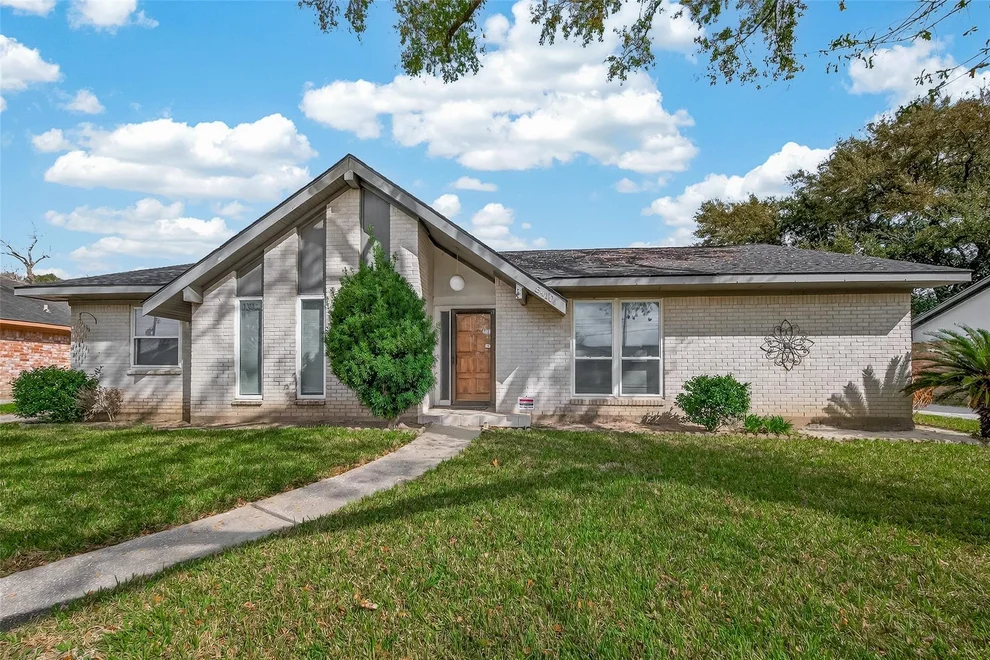 Unit for sale at 8410 Twin Hills Drive, Houston, TX 77071