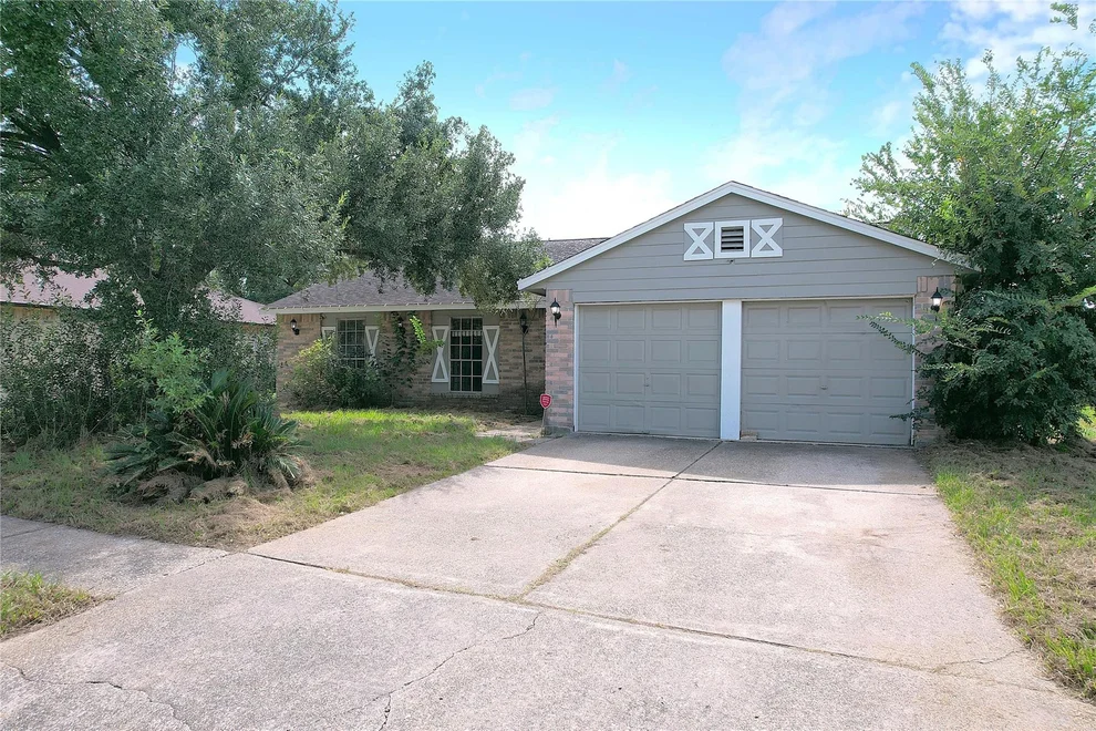 Unit for sale at 3319 Breckenridge Drive, Houston, TX 77066