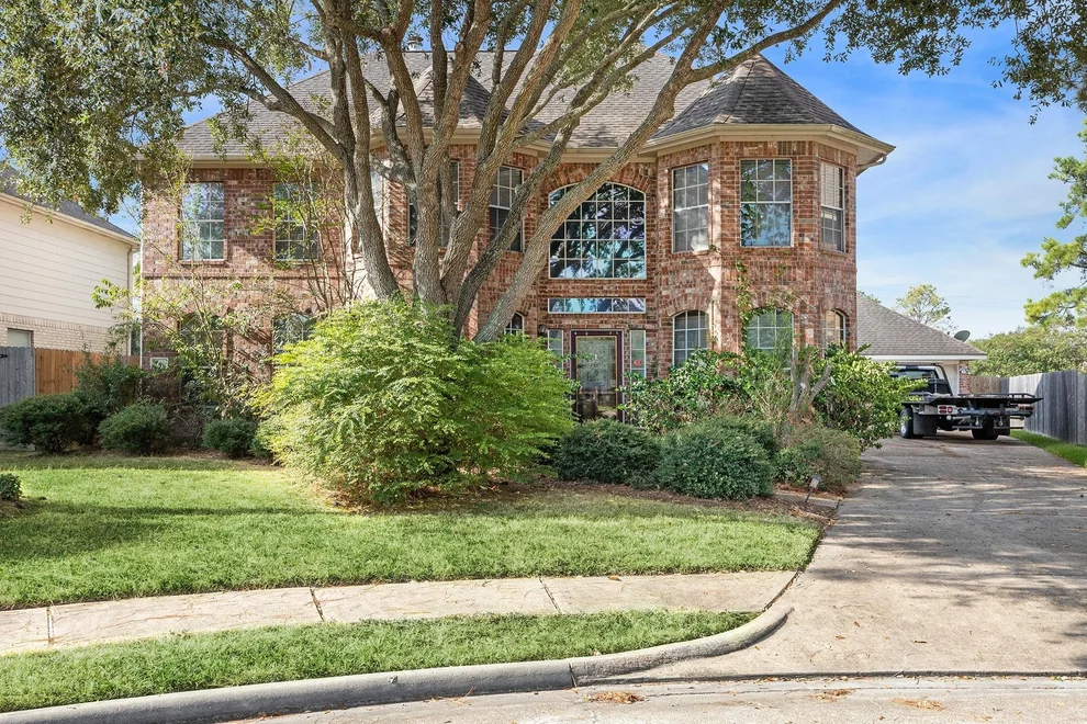 Unit for sale at 1510 Pine Creek Drive, Pearland, TX 77581