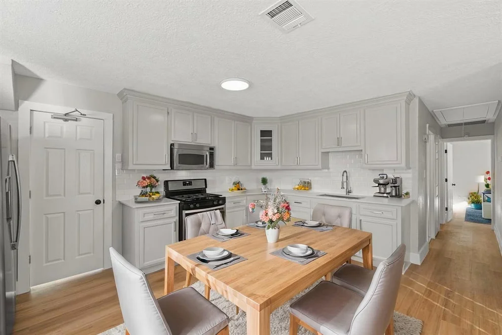 Unit for sale at 915 Avenue E, Rosenberg, TX 77471