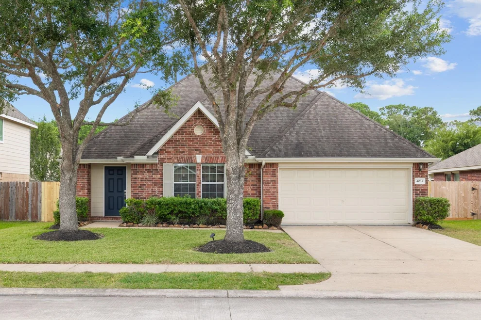 Unit for sale at 4033 Basswood Drive, Dickinson, TX 77539