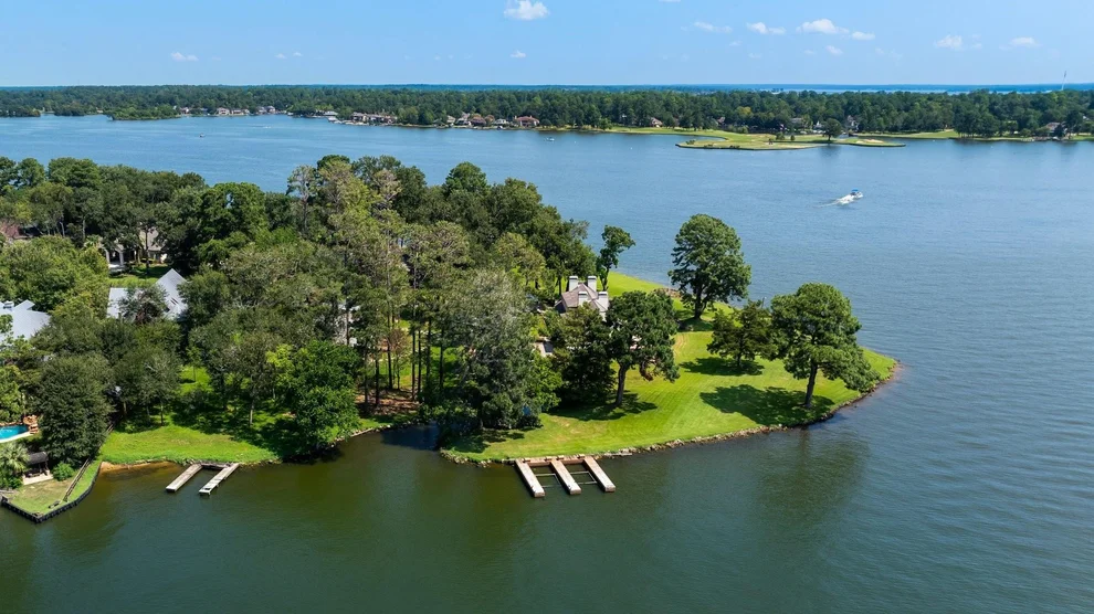 Unit for sale at 5 Strawberry Lane, Montgomery, TX 77356