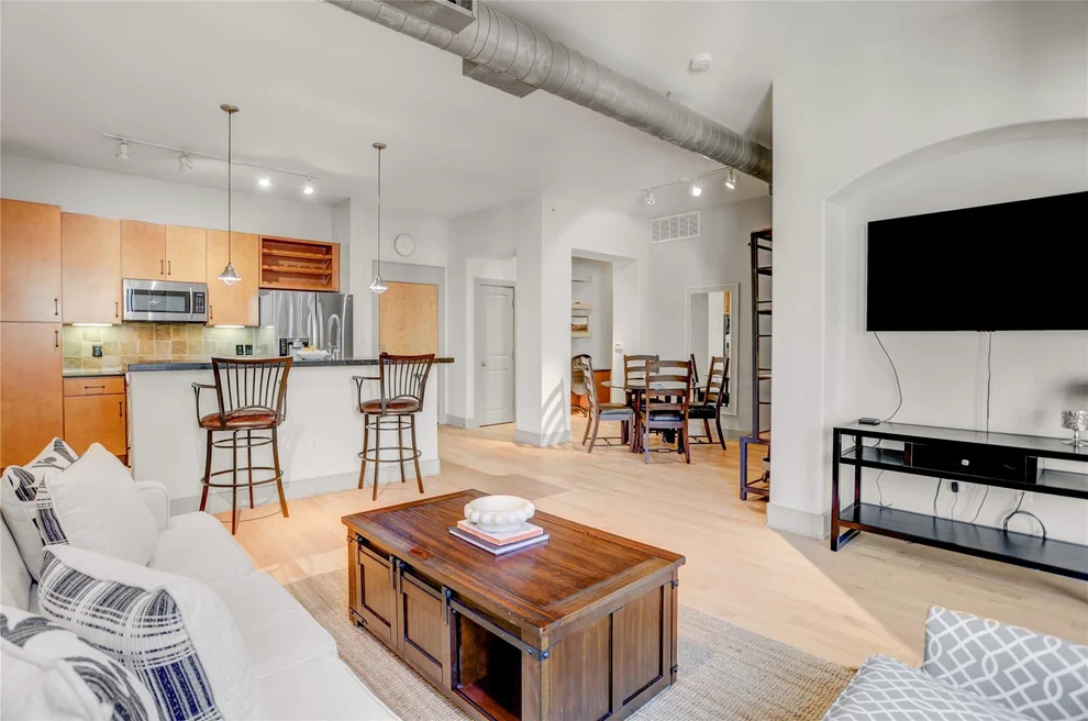 Unit for sale at 1901 Post Oak Boulevard, Houston, TX 77056