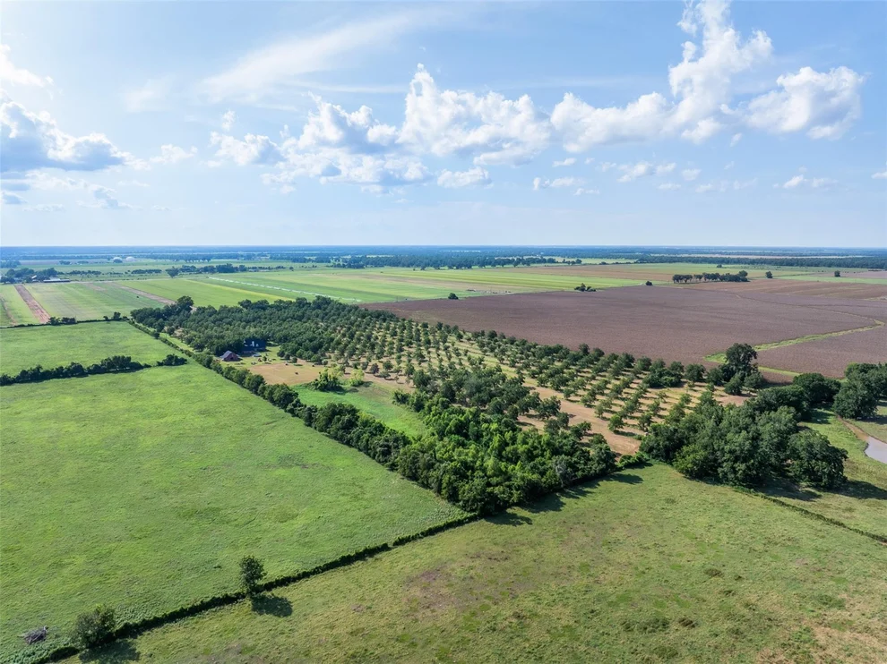 Unit for sale at 402 County Road 111, Wharton, TX 77488