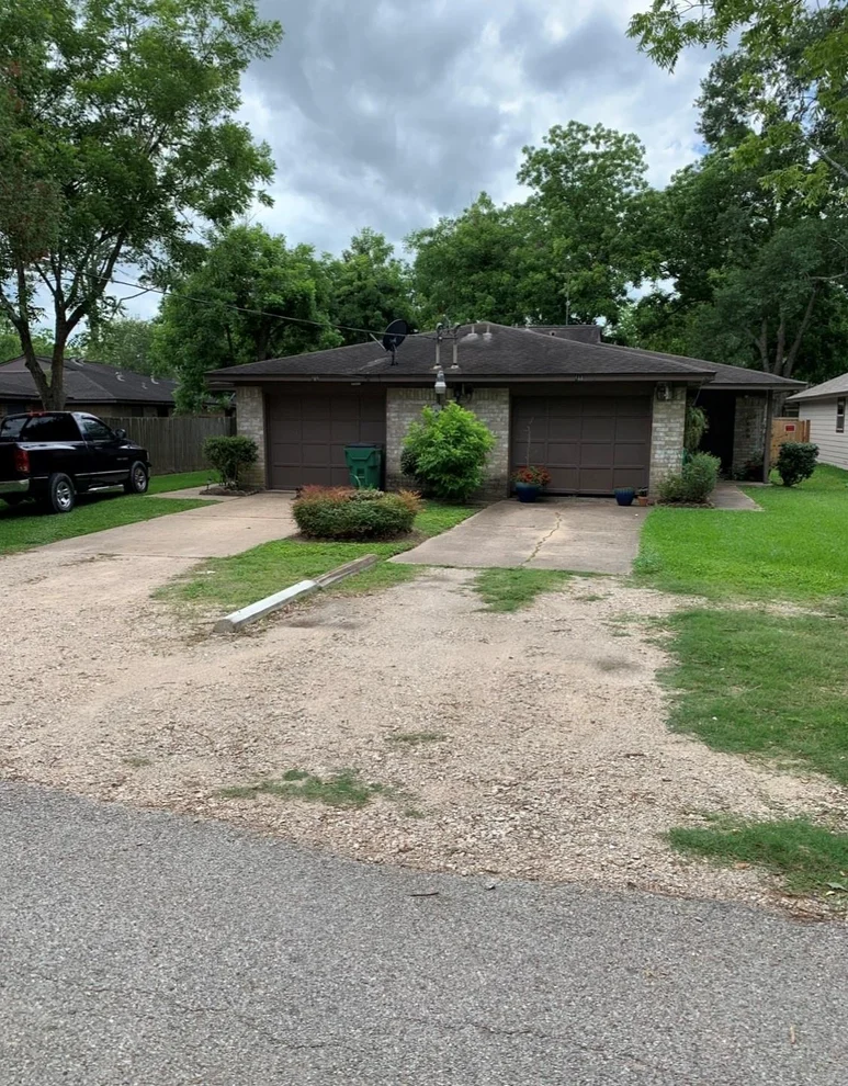 Unit for sale at 409-411 Hurst Place, Angleton, TX 77515