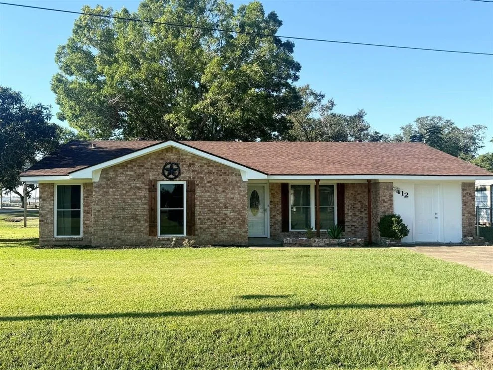 Unit for sale at 412 Elm Street, Hungerford, TX 77448