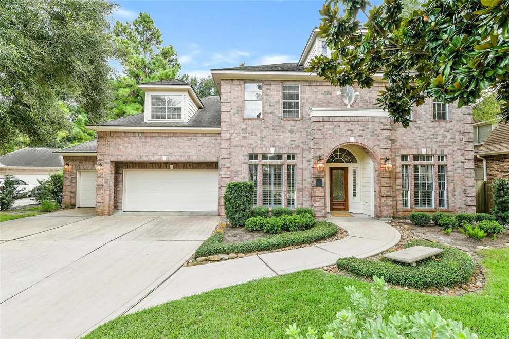 Unit for sale at 11 Cypress Lake Place, The Woodlands, TX 77382