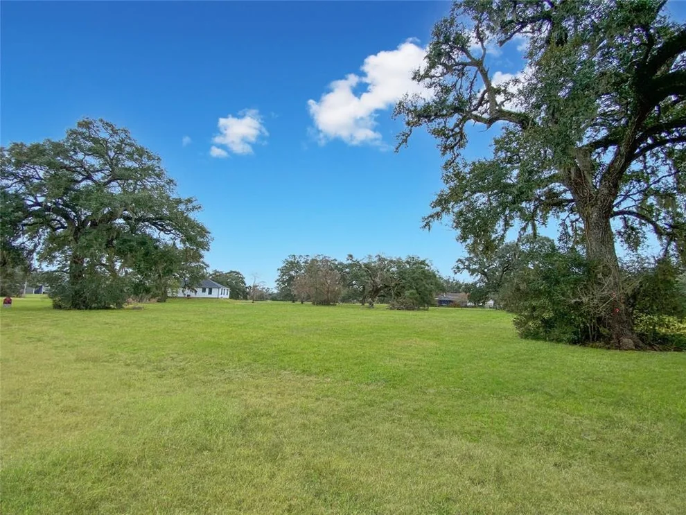 Unit for sale at 473 Cabana Trail, Angleton, TX 77515