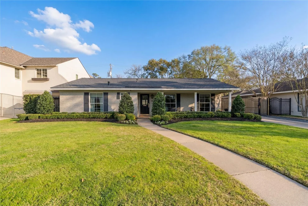 Unit for sale at 6231 Overbrook Lane, Houston, TX 77057