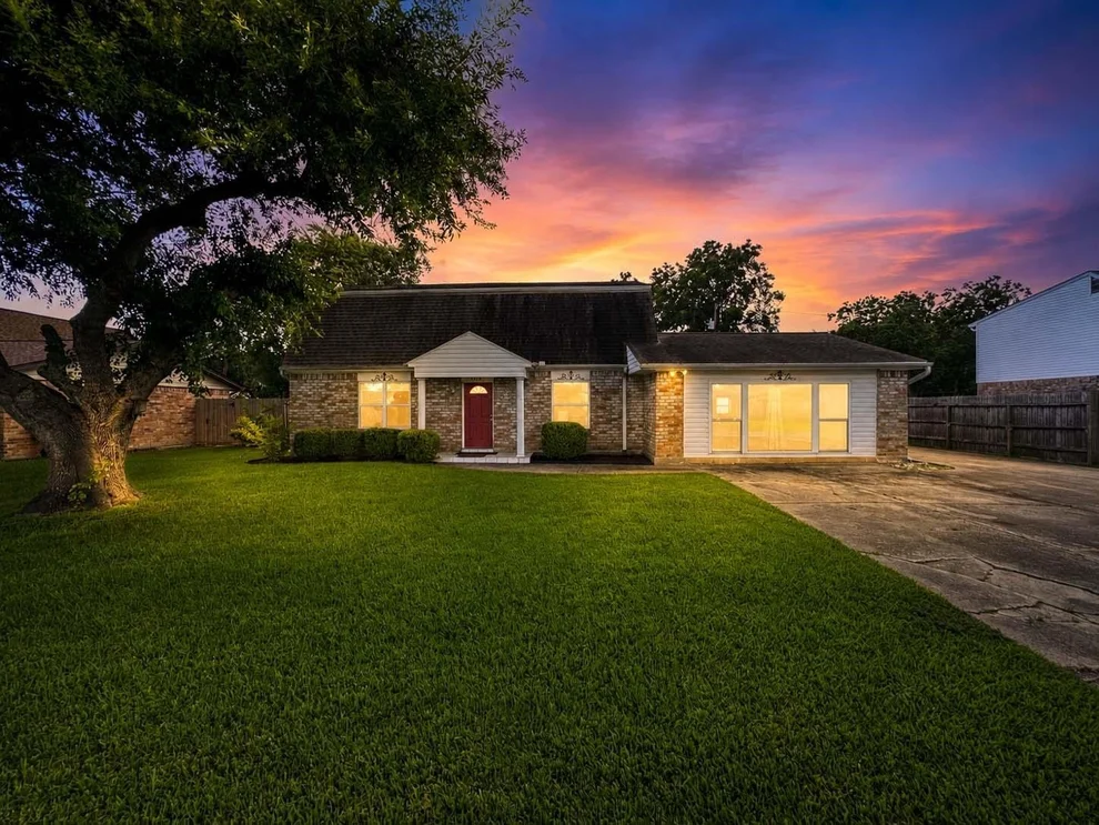 Unit for sale at 2323 37th Avenue N, Texas City, TX 77590