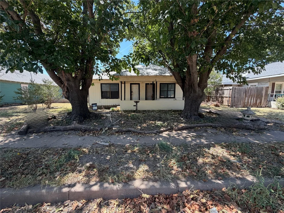 Unit for sale at 503 N Cedar Street, Seymour, TX 76380