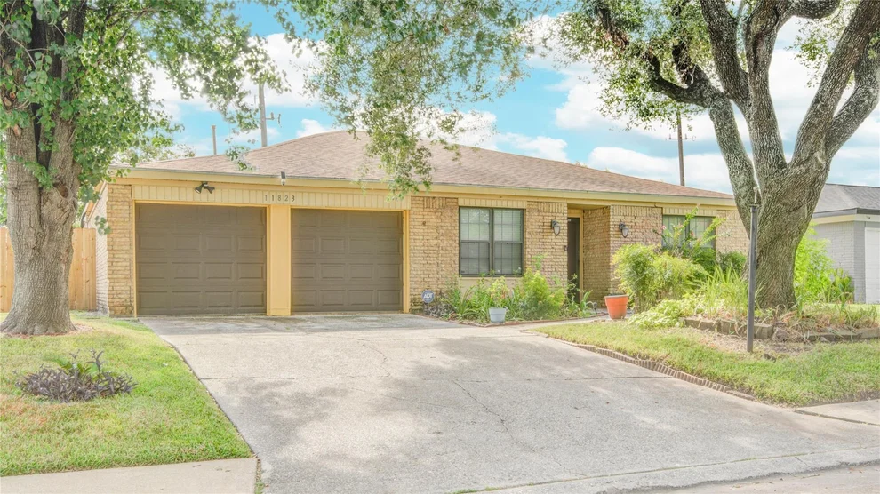 Unit for sale at 11823 S Evelyn Circle, Houston, TX 77071