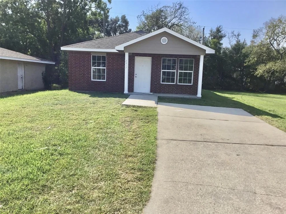 Unit for sale at 2617 29th Avenue N, Texas City, TX 77590