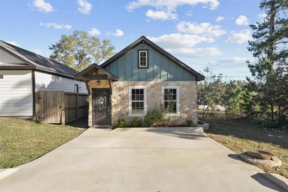 Unit for sale at 16854 Alderson, Montgomery, TX 77316