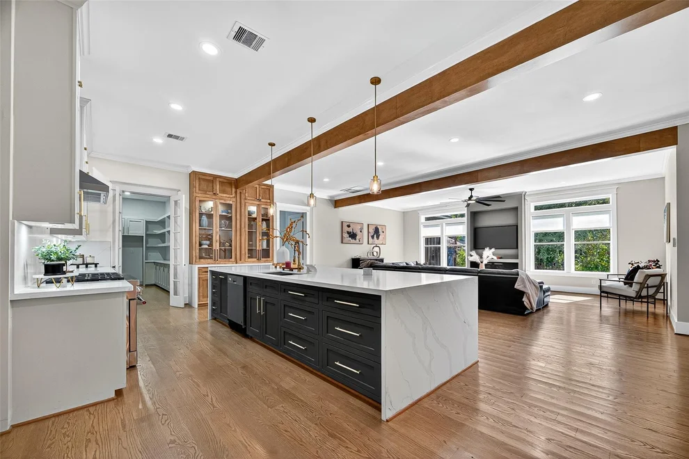Unit for sale at 6001 Norhill Boulevard, Houston, TX 77009