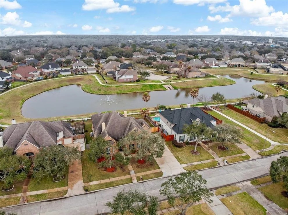 Unit for sale at 522 West Lake Drive, Friendswood, TX 77546